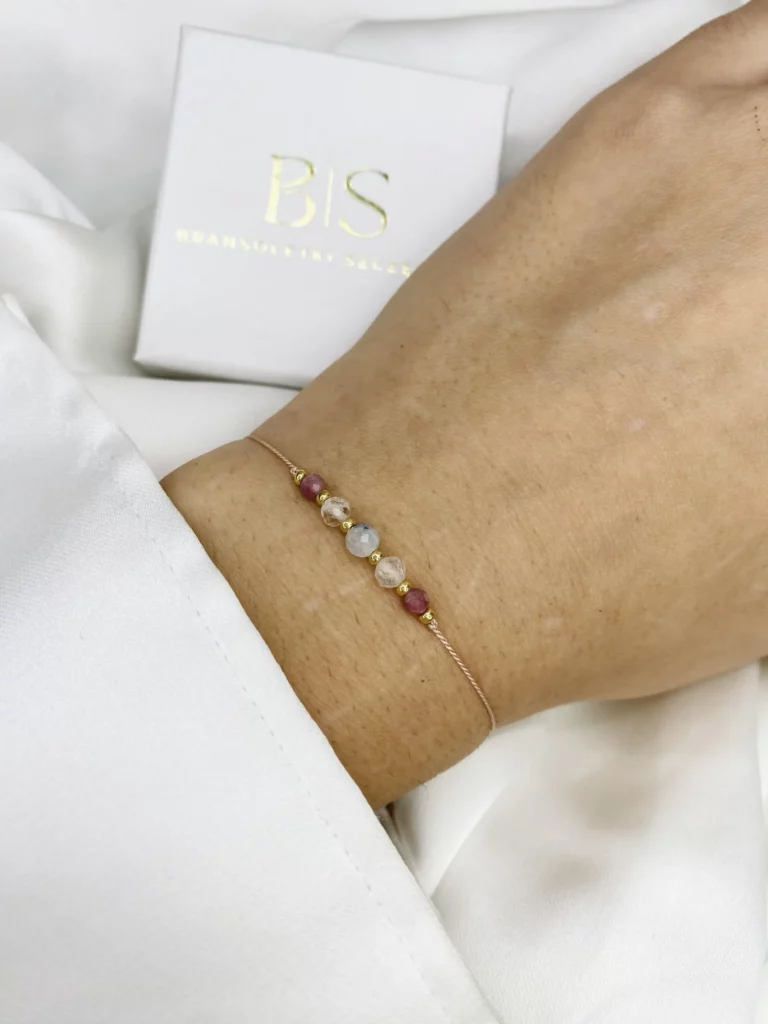 Bransoletki na sznurku